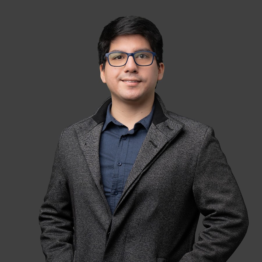 Headshot of ‘Ed Lab’ staff person Ricardo Avalos Uribe